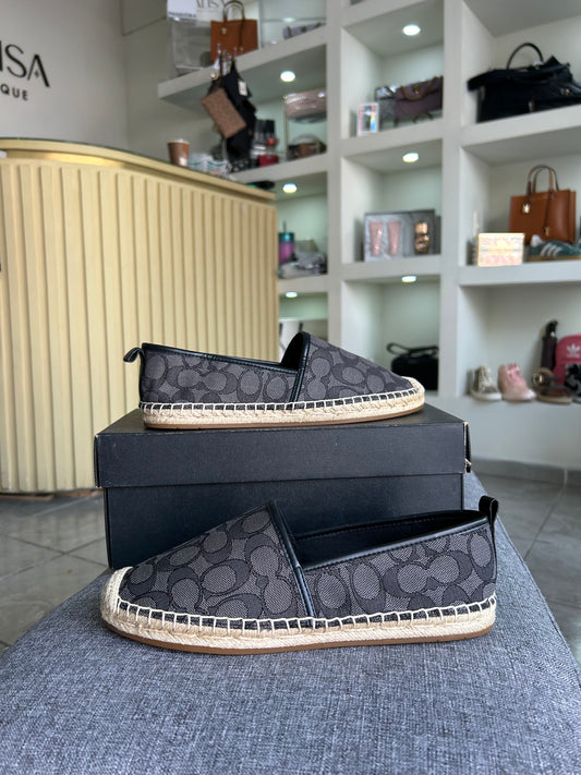Espadrille Coach estampado negro.
