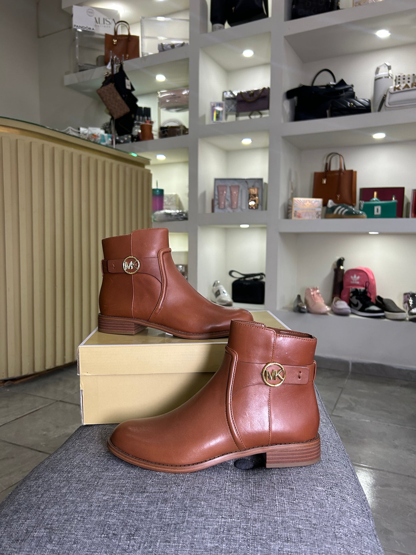 Botín Michael Kors camel