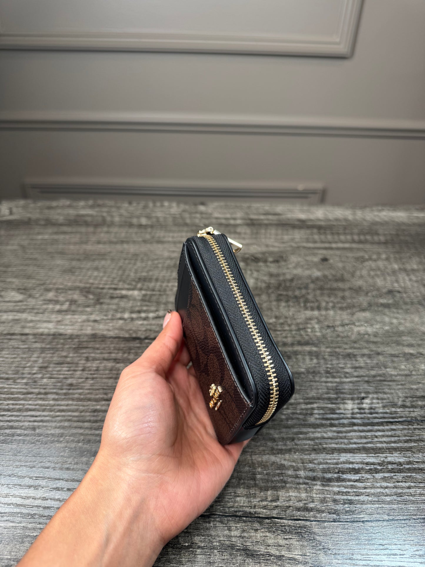 Cartera coach estampada cafe chocolate