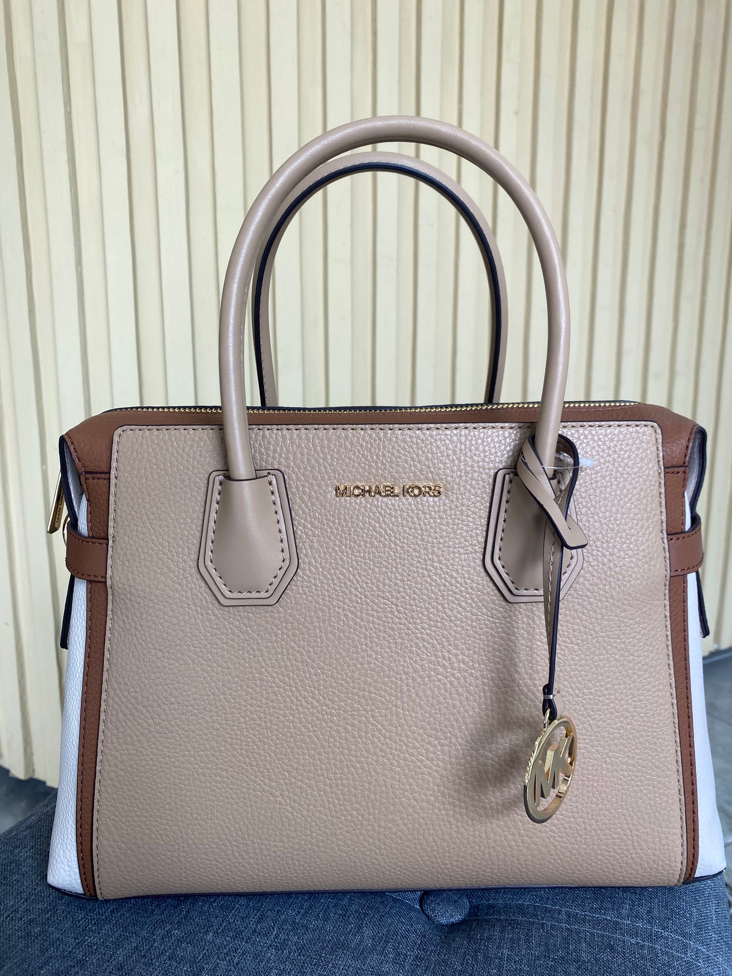 Bolsa Michael kors grande beige con cafe