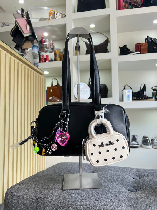 Bolsa Steve Madden negra con bolsa mini beige