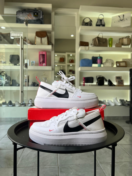Teni Nike court vision