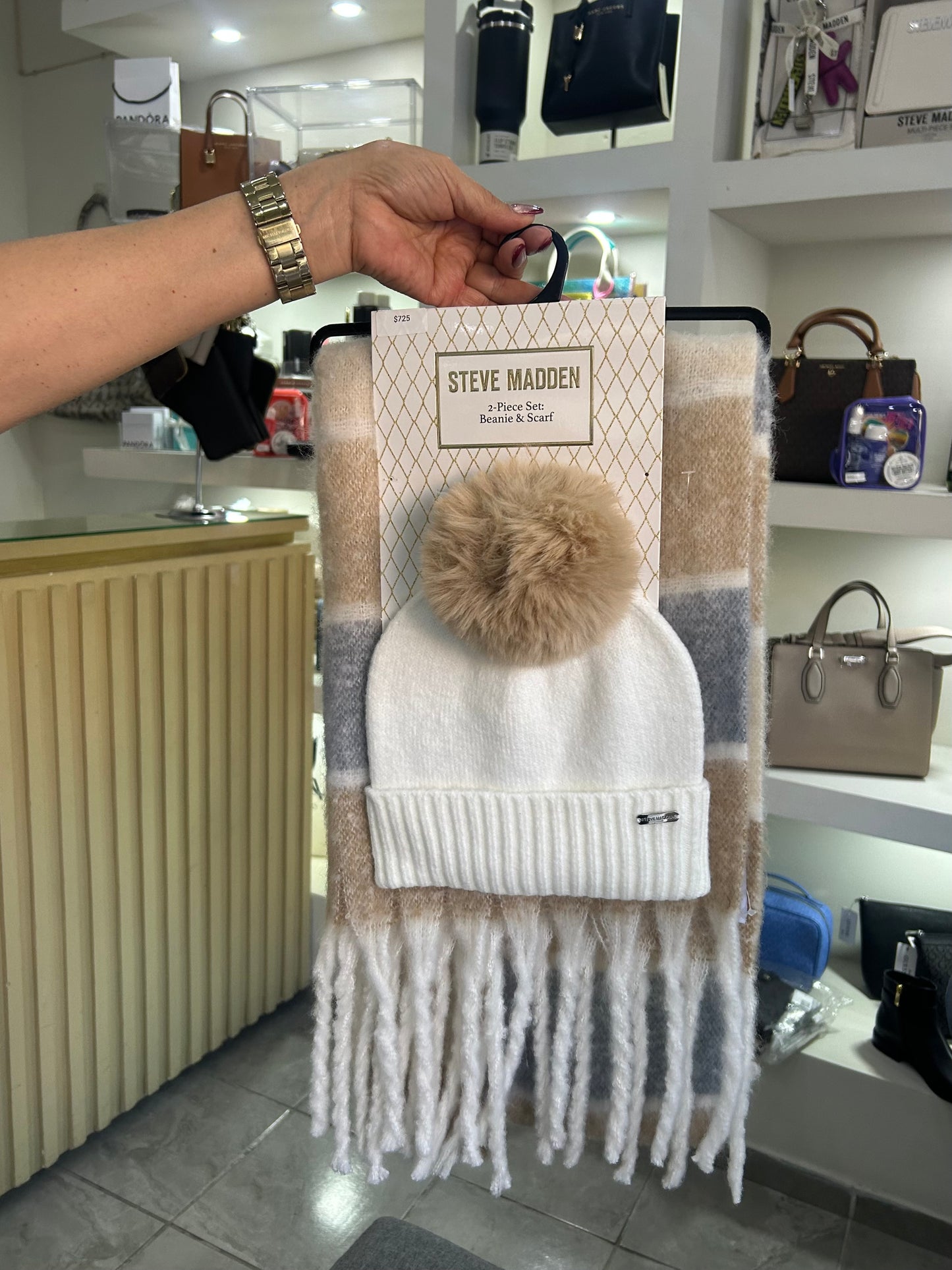 Set gorro y bufanda Steve Madden beige