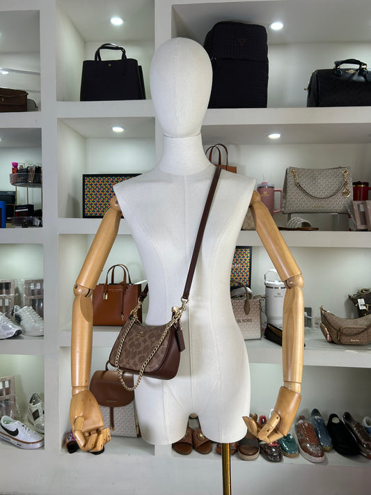 Bolsa Crossbody Coach con strap y cadena camel estampada