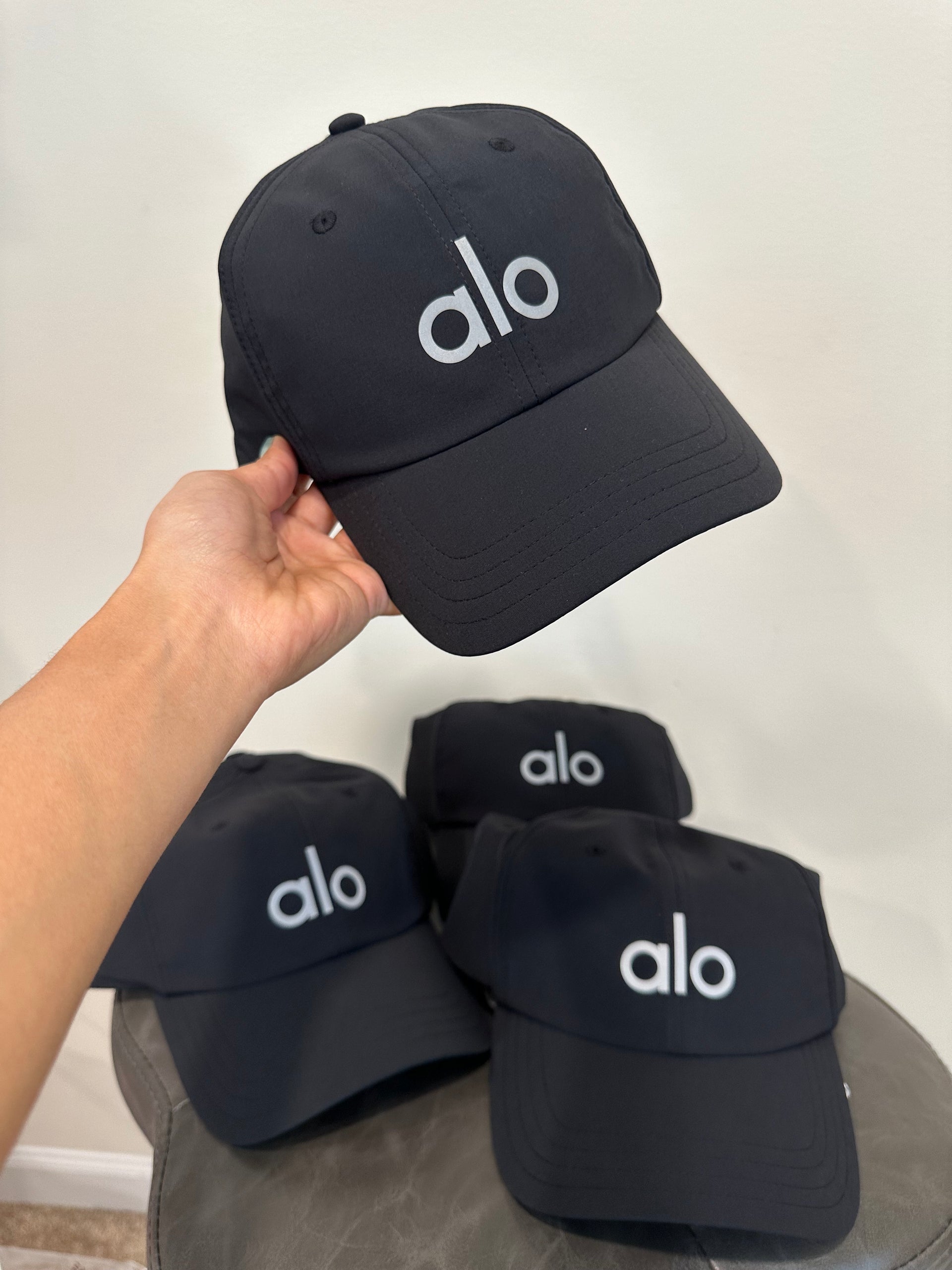 Gorras alo Disponible camel y negra . . #alo #gorraalo #original