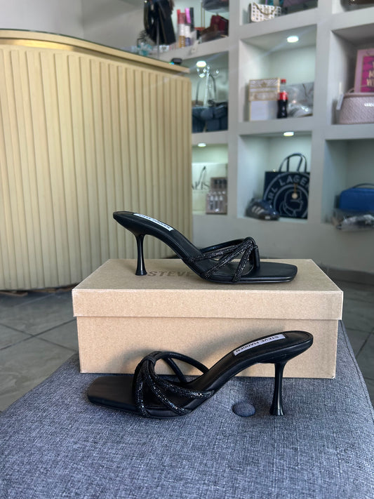 Sandalia Steve Madden negra tacon Jazz