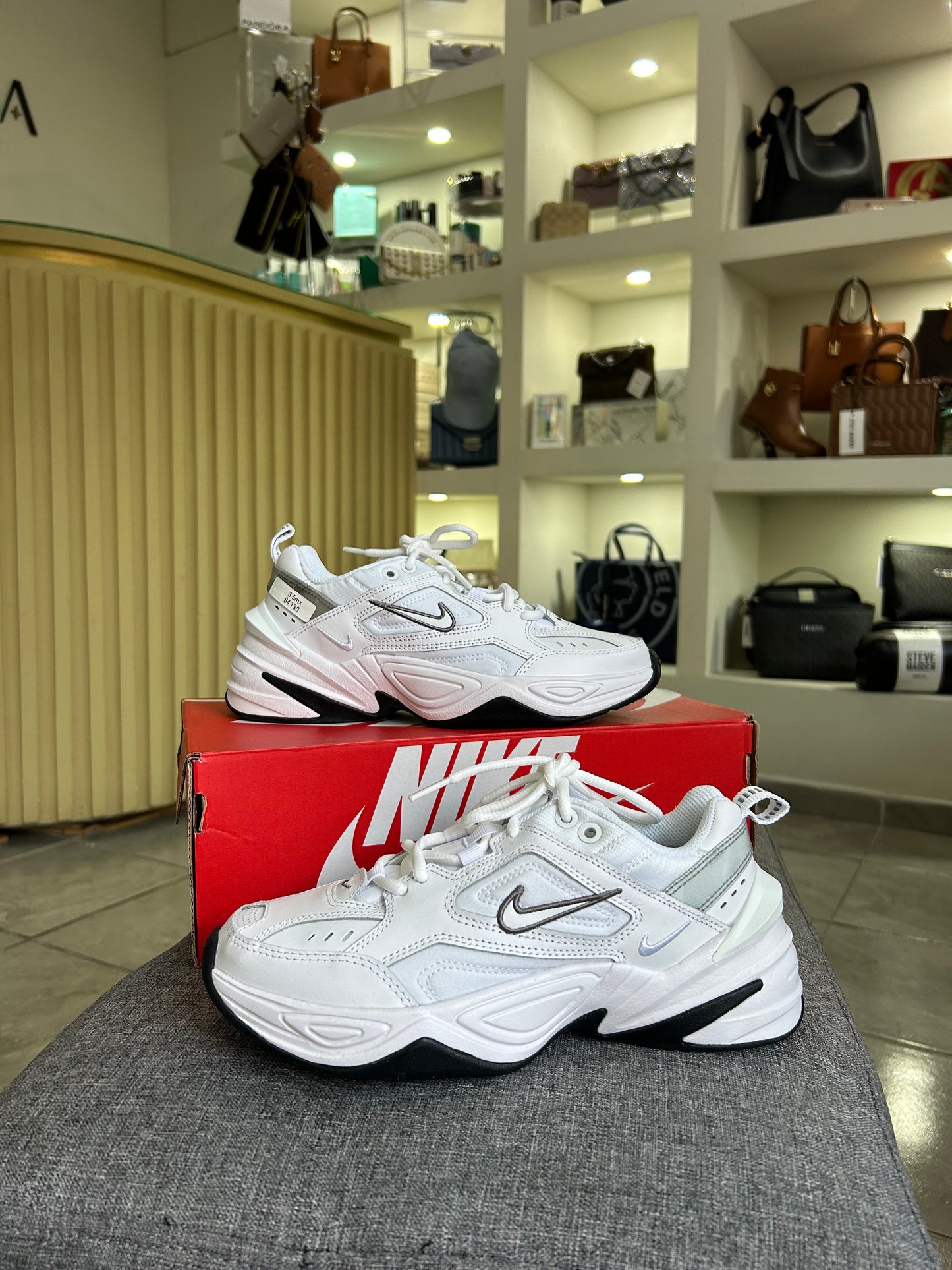 Teni nike m2k tekno