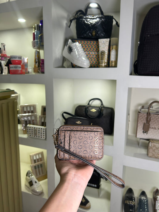 Cartera Guess cafe estampada