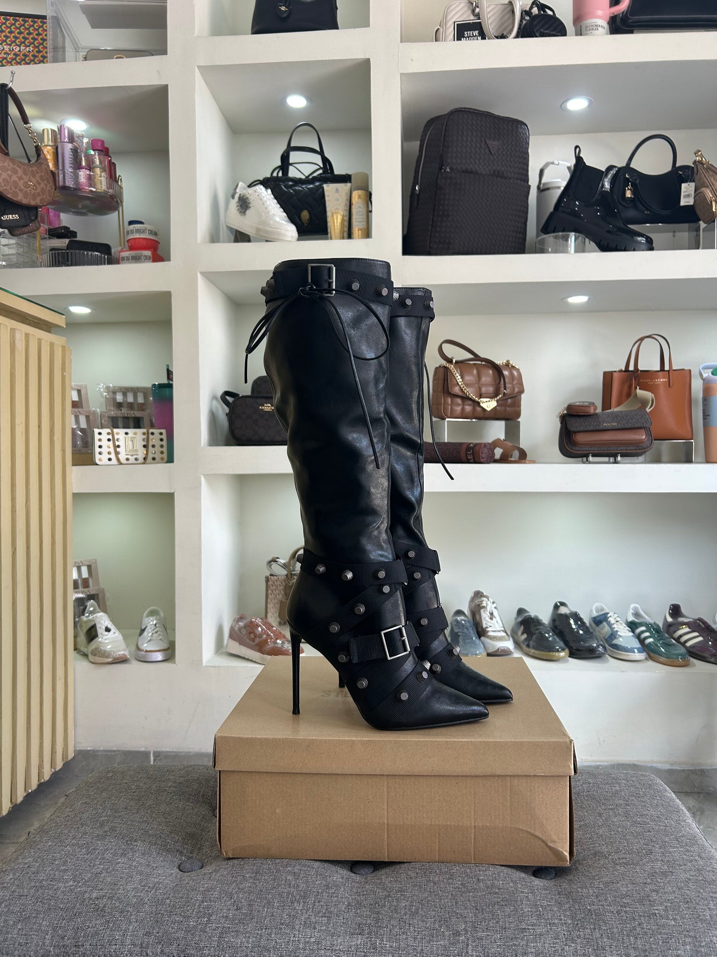 Bota Steve Madden negra larga talla 4 mx