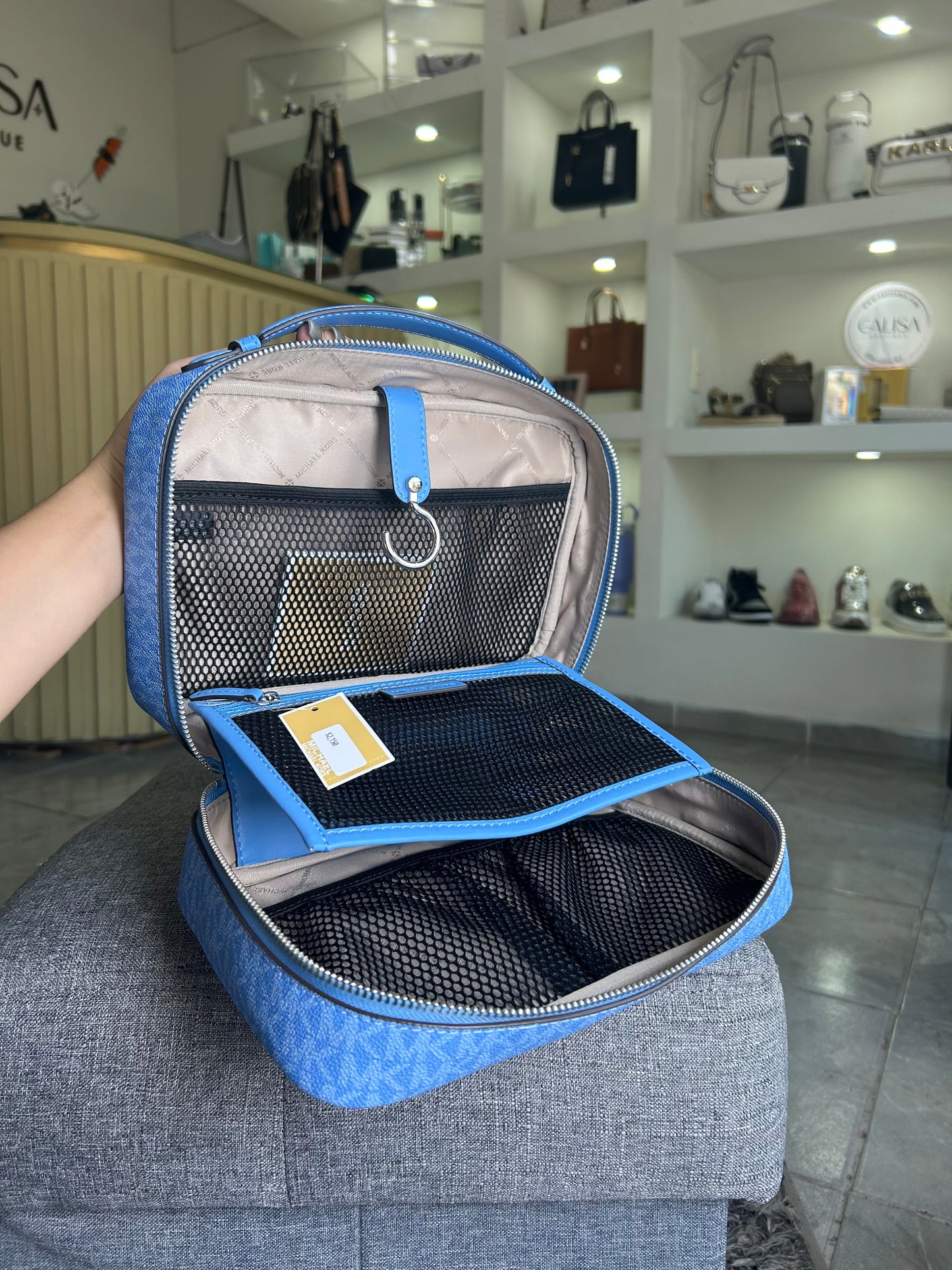 Cosmetiquera michael kors azul estampada