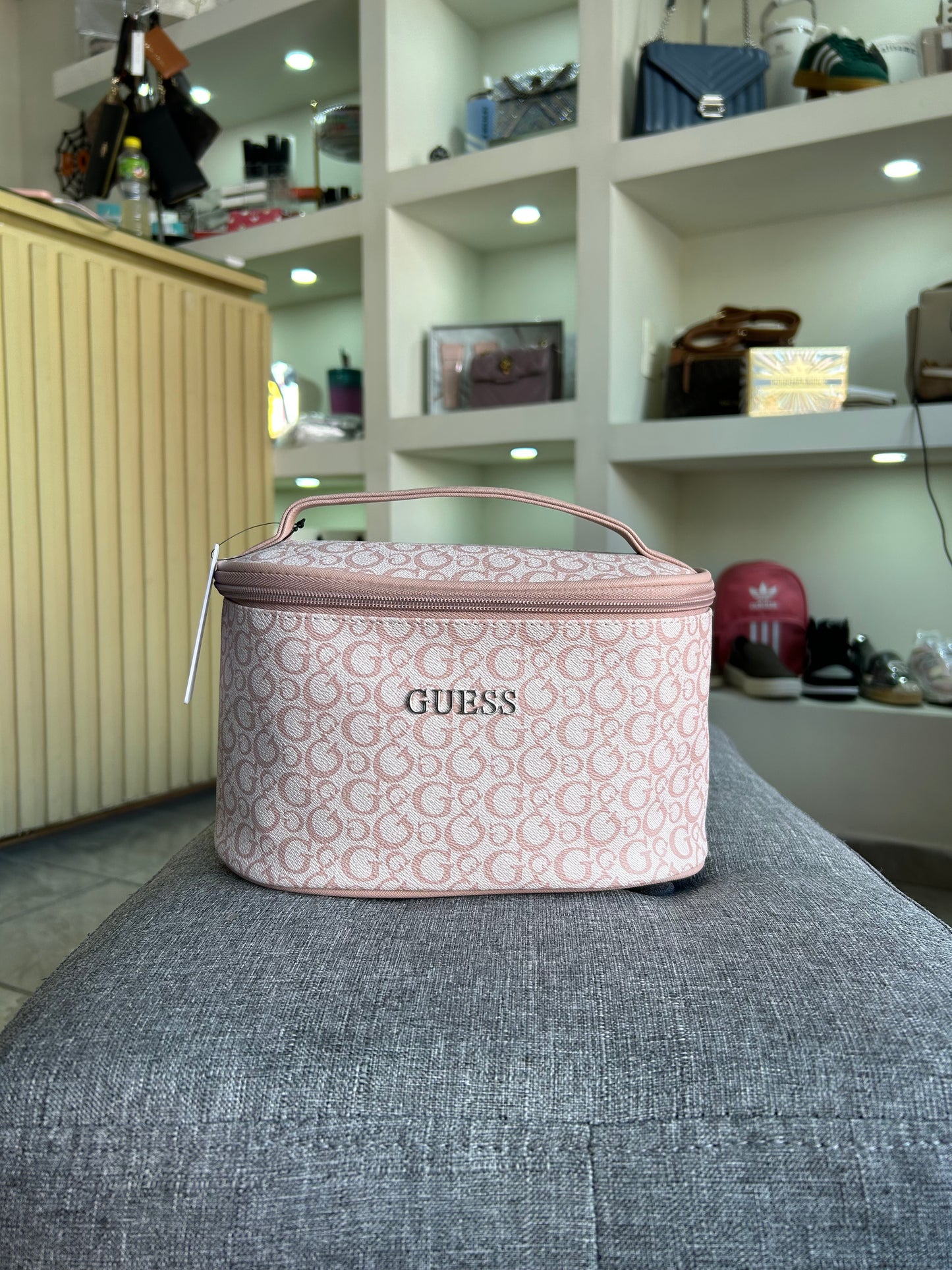 Cosmetiquera Guess