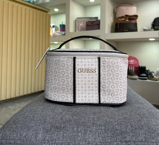 Cosmetiquera Guess