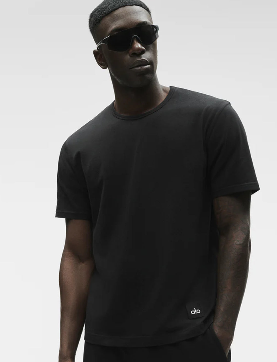 ALO Essential Short Sleeve Street Tee negro