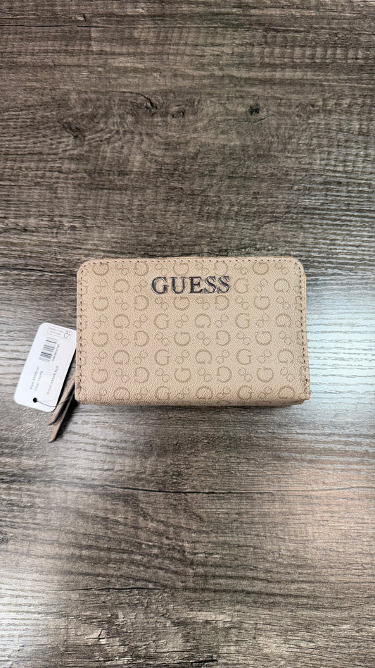 Cartera Guess beige estampada