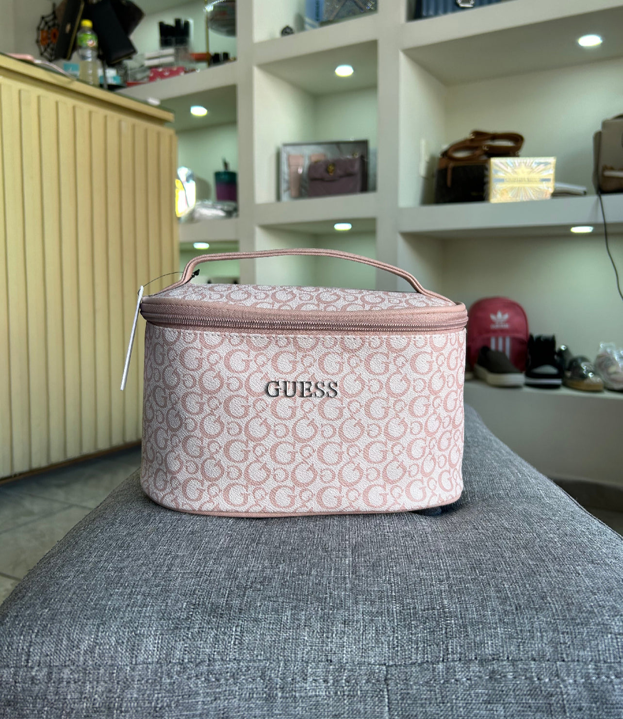 Cosmetiquera Guess