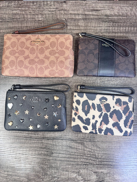 Muñequera animal print Coach