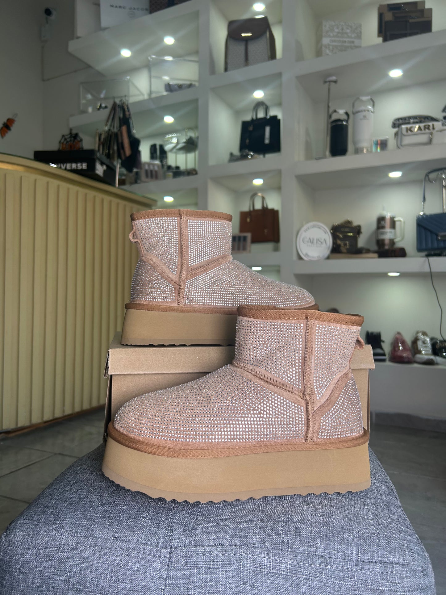 Bota Steve Madden beige brillos  plateados