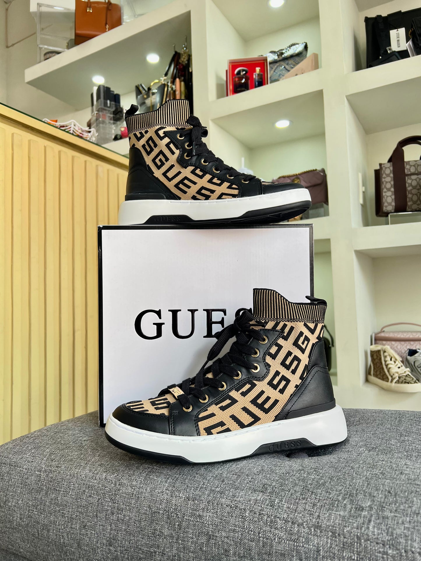 Teni guess cafe con negro mannen