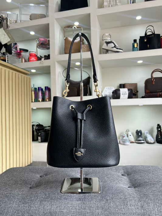 Bolsa Coach negra lisa rowan bucket bag