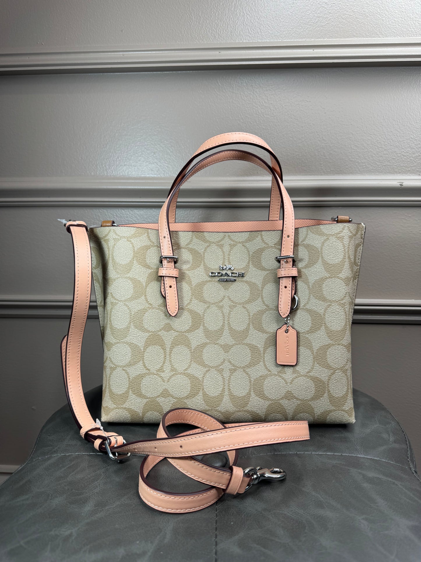 Bolsa crossbody Coach beige con salmon