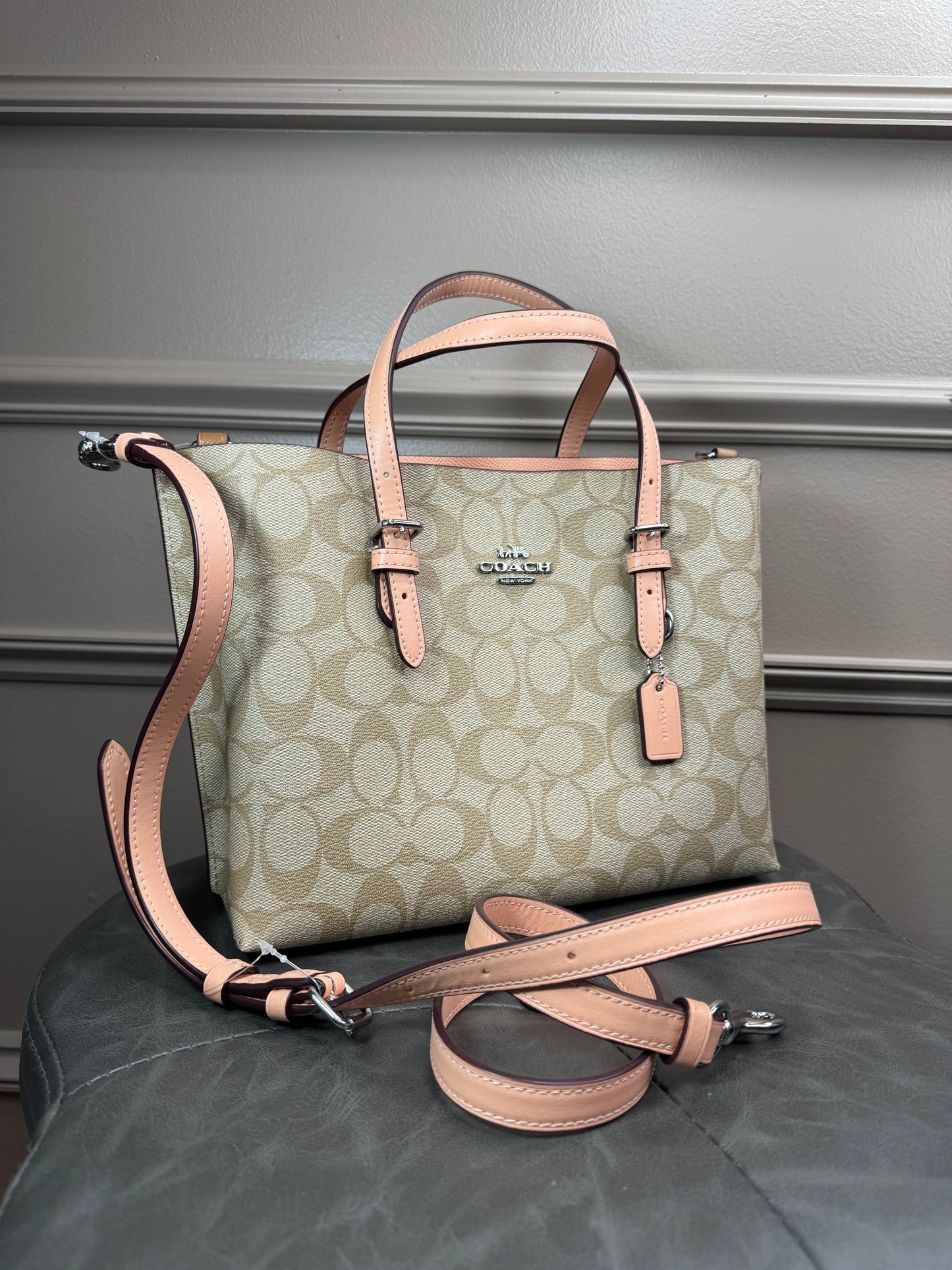 Bolsa crossbody Coach beige con salmon