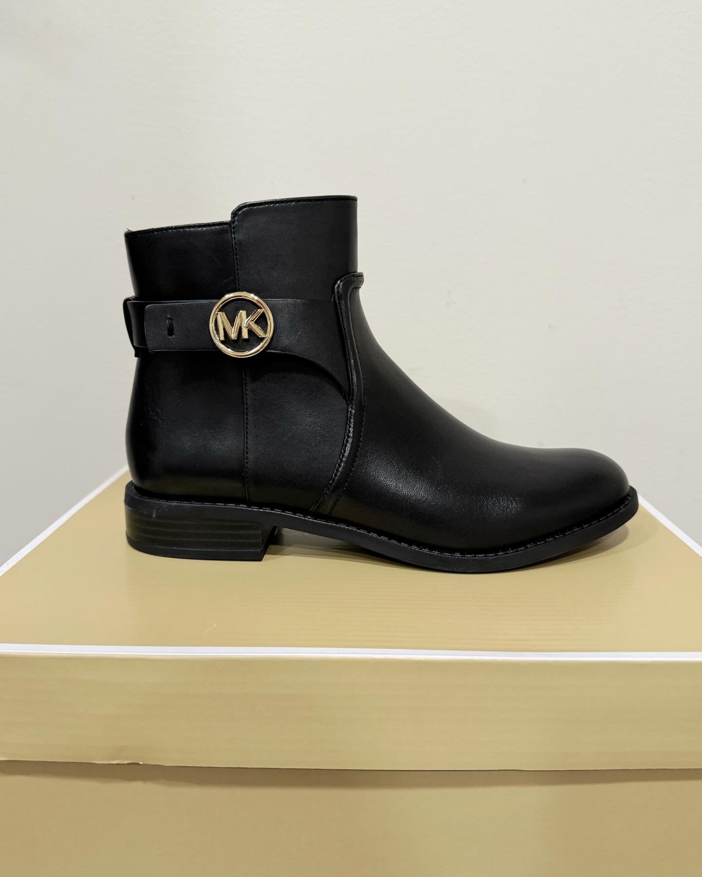 Botín Michael Kors negro